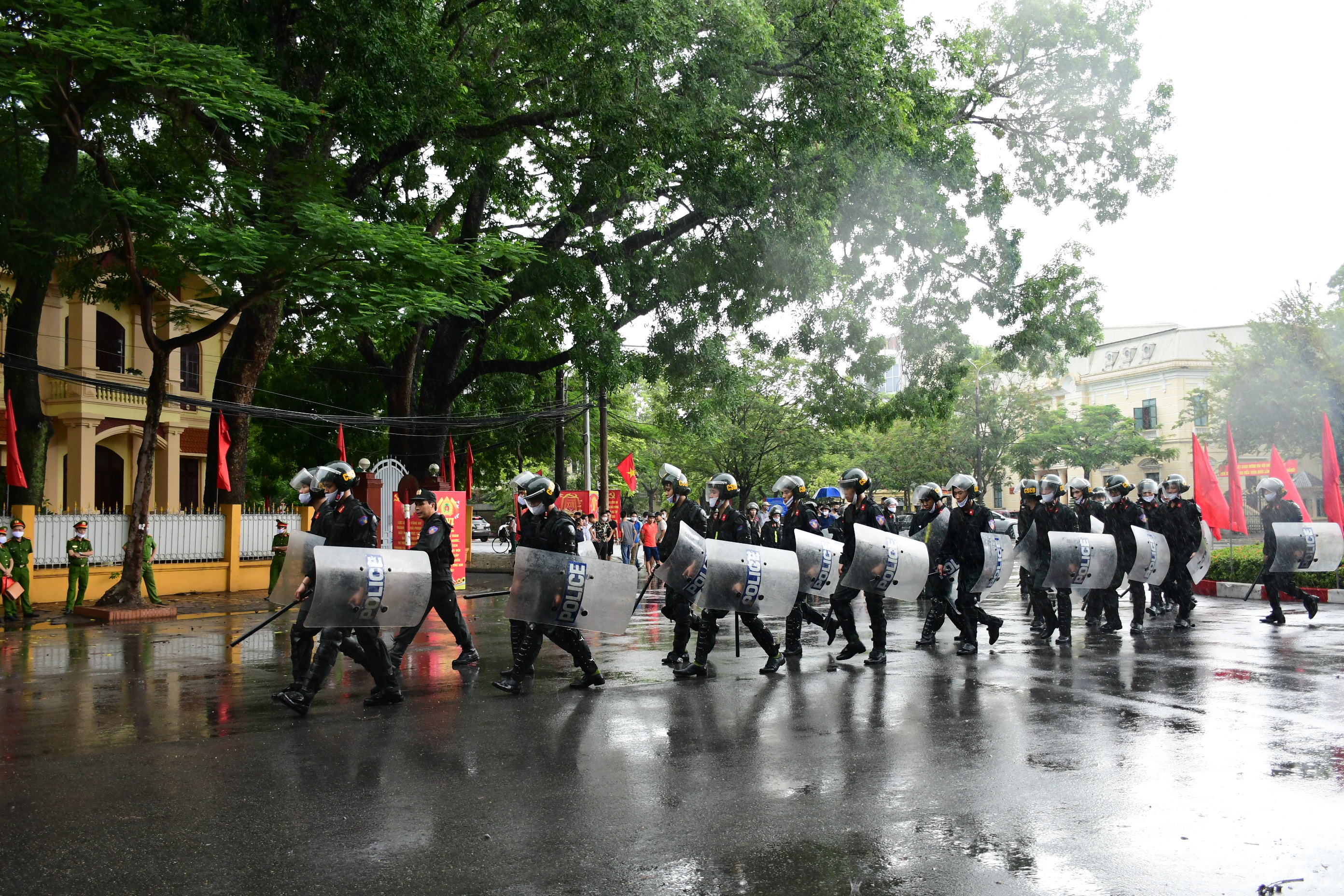 Phòng Cảnh sát cơ động: Điều động 68 lượt cán bộ chiến sỹ phối hợp với các đơn vị chức năng bảo đảm an ninh trật tự